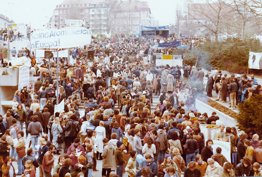 Die Tradition von Umwelt und Klimabewegungen 2 Ostermarsch Mnchen 1982 Mnchner Freiheit 04